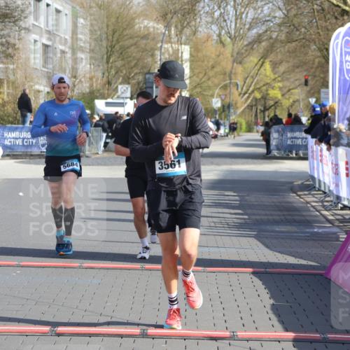 12.04.2026 - 45. Internationalen Wilhelmsburger Insellauf Strokosch-Dieckow http://msf.ph/oto/9452610 12.04.2026 10:24:05 Ziel 4566, 3561, 4492, 5684 meine-sportfotos.de