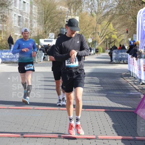12.04.2026 - 45. Internationalen Wilhelmsburger Insellauf Strokosch-Dieckow http://msf.ph/oto/9452613 12.04.2026 10:24:05 Ziel 4566, 3561, 4492, 5684 meine-sportfotos.de