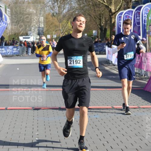 12.04.2026 - 45. Internationalen Wilhelmsburger Insellauf Strokosch-Dieckow http://msf.ph/oto/9452614 12.04.2026 10:36:26 Ziel 3221, 2192, 3731, 4118 meine-sportfotos.de