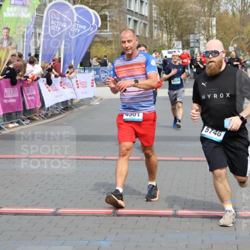 12.04.2026 - 45. Internationalen Wilhelmsburger Insellauf Strokosch-Dieckow http://msf.ph/oto/9452615 12.04.2026 13:09:18 Ziel 4039, 4901, 5746, 2560, 5229, 2077, 2923 meine-sportfotos.de