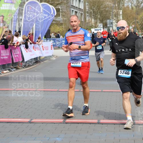 12.04.2026 - 45. Internationalen Wilhelmsburger Insellauf Strokosch-Dieckow http://msf.ph/oto/9452619 12.04.2026 13:09:18 Ziel 4039, 4901, 5746, 2560, 5229, 2077, 2923 meine-sportfotos.de