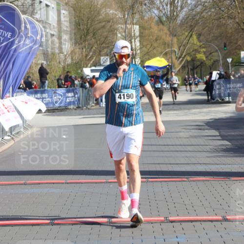12.04.2026 - 45. Internationalen Wilhelmsburger Insellauf Strokosch-Dieckow http://msf.ph/oto/9452636 12.04.2026 10:36:35 Ziel 4190, 4439 meine-sportfotos.de