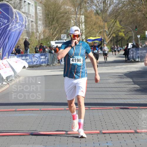12.04.2026 - 45. Internationalen Wilhelmsburger Insellauf Strokosch-Dieckow http://msf.ph/oto/9452638 12.04.2026 10:36:35 Ziel 4190, 4439 meine-sportfotos.de