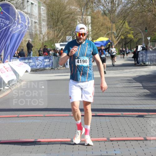12.04.2026 - 45. Internationalen Wilhelmsburger Insellauf Strokosch-Dieckow http://msf.ph/oto/9452645 12.04.2026 10:36:35 Ziel 4190, 4439 meine-sportfotos.de