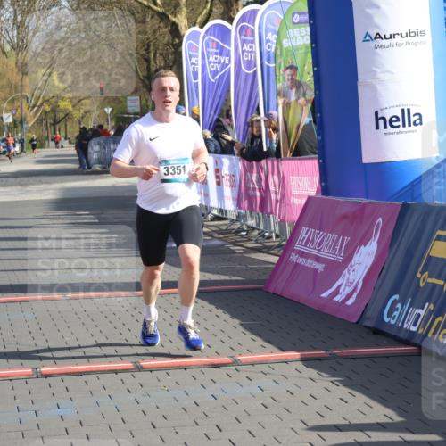 12.04.2026 - 45. Internationalen Wilhelmsburger Insellauf Strokosch-Dieckow http://msf.ph/oto/9452660 12.04.2026 10:24:22 Ziel 3476, 2702, 3351 meine-sportfotos.de