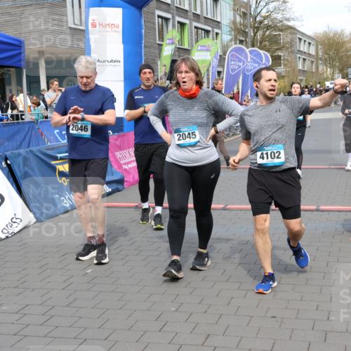 12.04.2026 - 45. Internationalen Wilhelmsburger Insellauf Strokosch-Dieckow http://msf.ph/oto/9452665 12.04.2026 13:09:05 Ziel 3745, 2046, 4102, 5795, 4860, 5313, 5027, 5093 meine-sportfotos.de