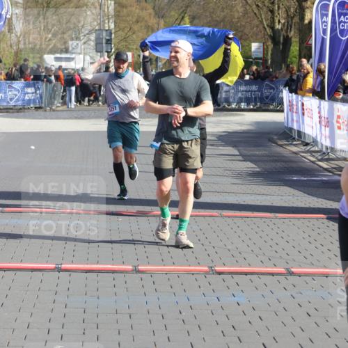 12.04.2026 - 45. Internationalen Wilhelmsburger Insellauf Strokosch-Dieckow http://msf.ph/oto/9452671 12.04.2026 10:36:42 Ziel 4172, 4030, 5291 meine-sportfotos.de