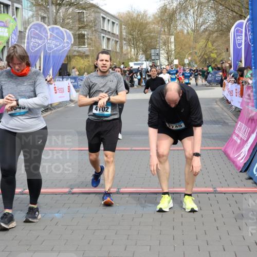 12.04.2026 - 45. Internationalen Wilhelmsburger Insellauf Strokosch-Dieckow http://msf.ph/oto/9452673 12.04.2026 13:09:04 Ziel 2045, 3745, 2046, 4102, 5795, 4860, 5313 meine-sportfotos.de