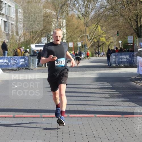 12.04.2026 - 45. Internationalen Wilhelmsburger Insellauf Strokosch-Dieckow http://msf.ph/oto/9452686 12.04.2026 10:24:35 Ziel 3813 meine-sportfotos.de