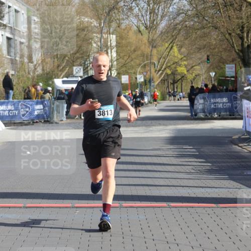 12.04.2026 - 45. Internationalen Wilhelmsburger Insellauf Strokosch-Dieckow http://msf.ph/oto/9452689 12.04.2026 10:24:35 Ziel 3813 meine-sportfotos.de