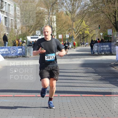 12.04.2026 - 45. Internationalen Wilhelmsburger Insellauf Strokosch-Dieckow http://msf.ph/oto/9452694 12.04.2026 10:24:35 Ziel 3813 meine-sportfotos.de