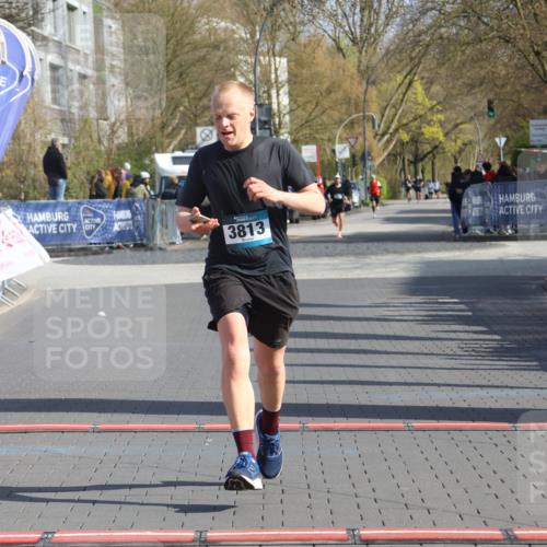 12.04.2026 - 45. Internationalen Wilhelmsburger Insellauf Strokosch-Dieckow http://msf.ph/oto/9452699 12.04.2026 10:24:35 Ziel 3813 meine-sportfotos.de