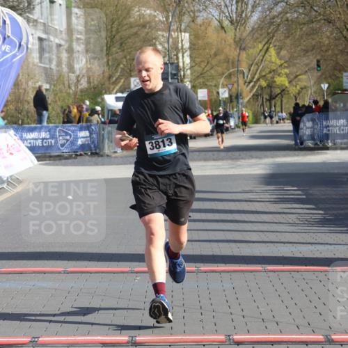 12.04.2026 - 45. Internationalen Wilhelmsburger Insellauf Strokosch-Dieckow http://msf.ph/oto/9452702 12.04.2026 10:24:36 Ziel 3813 meine-sportfotos.de