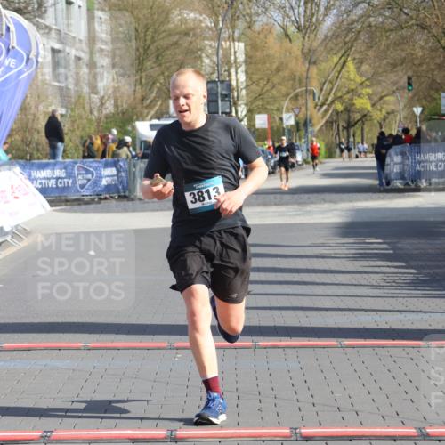 12.04.2026 - 45. Internationalen Wilhelmsburger Insellauf Strokosch-Dieckow http://msf.ph/oto/9452705 12.04.2026 10:24:36 Ziel 3813 meine-sportfotos.de