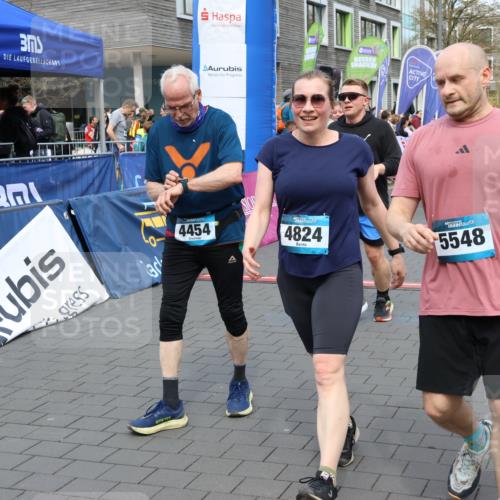 12.04.2026 - 45. Internationalen Wilhelmsburger Insellauf Strokosch-Dieckow http://msf.ph/oto/9452712 12.04.2026 13:08:51 Ziel 4046, 4824, 5548, 5547, 4640, 5231, 5306, 3896 meine-sportfotos.de