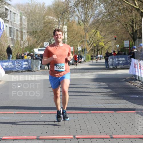 12.04.2026 - 45. Internationalen Wilhelmsburger Insellauf Strokosch-Dieckow http://msf.ph/oto/9452713 12.04.2026 10:24:44 Ziel 4052 meine-sportfotos.de