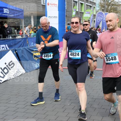 12.04.2026 - 45. Internationalen Wilhelmsburger Insellauf Strokosch-Dieckow http://msf.ph/oto/9452715 12.04.2026 13:08:51 Ziel 4046, 4824, 5548, 5547, 4640, 5231, 5306, 3896 meine-sportfotos.de