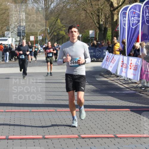 12.04.2026 - 45. Internationalen Wilhelmsburger Insellauf Strokosch-Dieckow http://msf.ph/oto/9452716 12.04.2026 10:36:51 Ziel 2446 meine-sportfotos.de