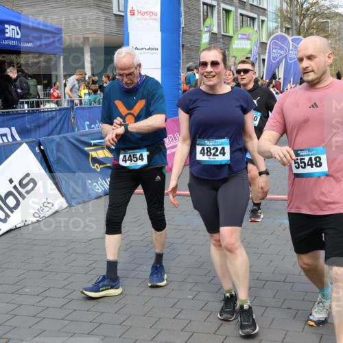 12.04.2026 - 45. Internationalen Wilhelmsburger Insellauf Strokosch-Dieckow http://msf.ph/oto/9452718 12.04.2026 13:08:51 Ziel 4046, 4824, 5548, 5547, 4640, 5231, 5306, 3896 meine-sportfotos.de