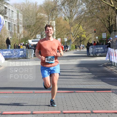 12.04.2026 - 45. Internationalen Wilhelmsburger Insellauf Strokosch-Dieckow http://msf.ph/oto/9452723 12.04.2026 10:24:44 Ziel 4052 meine-sportfotos.de