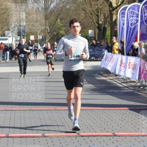 12.04.2026 - 45. Internationalen Wilhelmsburger Insellauf Strokosch-Dieckow http://msf.ph/oto/9452724 12.04.2026 10:36:51 Ziel 2446 meine-sportfotos.de