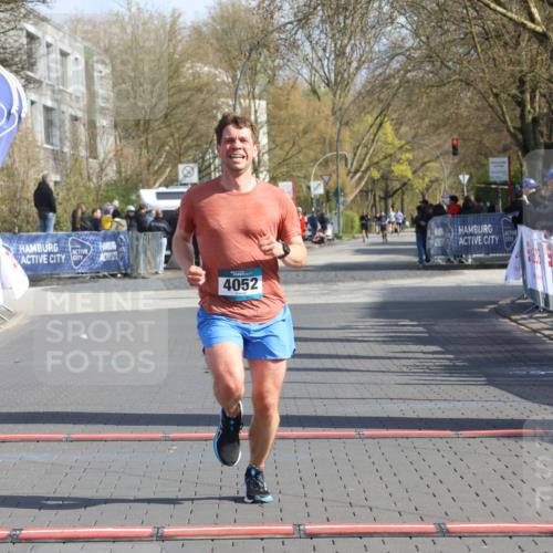 12.04.2026 - 45. Internationalen Wilhelmsburger Insellauf Strokosch-Dieckow http://msf.ph/oto/9452727 12.04.2026 10:24:44 Ziel 4052 meine-sportfotos.de