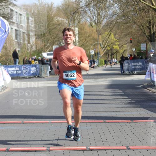 12.04.2026 - 45. Internationalen Wilhelmsburger Insellauf Strokosch-Dieckow http://msf.ph/oto/9452730 12.04.2026 10:24:44 Ziel 4052 meine-sportfotos.de