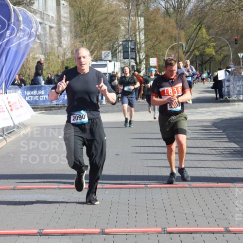 12.04.2026 - 45. Internationalen Wilhelmsburger Insellauf Strokosch-Dieckow http://msf.ph/oto/9452734 12.04.2026 10:36:56 Ziel 2090, 5691 meine-sportfotos.de