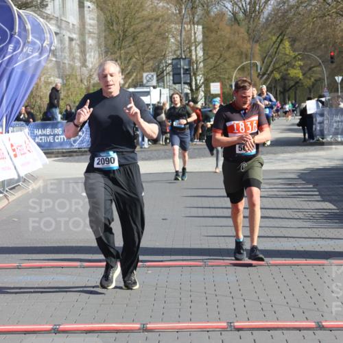 12.04.2026 - 45. Internationalen Wilhelmsburger Insellauf Strokosch-Dieckow http://msf.ph/oto/9452736 12.04.2026 10:36:56 Ziel 2090, 5691 meine-sportfotos.de