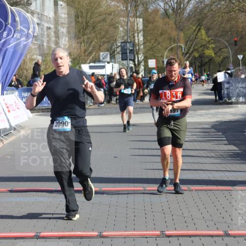 12.04.2026 - 45. Internationalen Wilhelmsburger Insellauf Strokosch-Dieckow http://msf.ph/oto/9452746 12.04.2026 10:36:56 Ziel 2090, 5691 meine-sportfotos.de