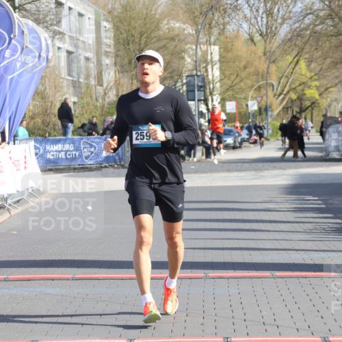 12.04.2026 - 45. Internationalen Wilhelmsburger Insellauf Strokosch-Dieckow http://msf.ph/oto/9452752 12.04.2026 10:24:52 Ziel 2595 meine-sportfotos.de