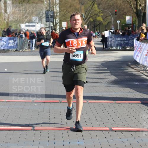 12.04.2026 - 45. Internationalen Wilhelmsburger Insellauf Strokosch-Dieckow http://msf.ph/oto/9452756 12.04.2026 10:36:57 Ziel 2090, 5691, 3796 meine-sportfotos.de