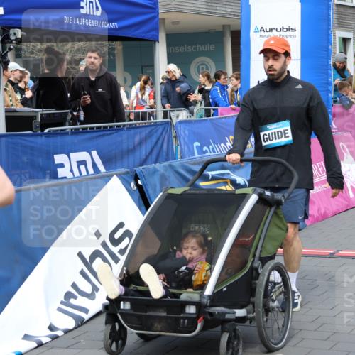 12.04.2026 - 45. Internationalen Wilhelmsburger Insellauf Strokosch-Dieckow http://msf.ph/oto/9452757 12.04.2026 13:08:43 Ziel 5215, 4940, 4454, 4046 meine-sportfotos.de