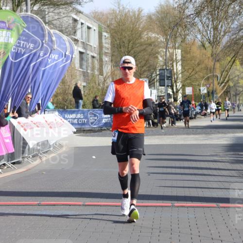 12.04.2026 - 45. Internationalen Wilhelmsburger Insellauf Strokosch-Dieckow http://msf.ph/oto/9452771 12.04.2026 10:25:03 Ziel 4143 meine-sportfotos.de