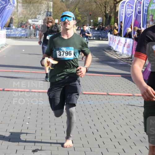 12.04.2026 - 45. Internationalen Wilhelmsburger Insellauf Strokosch-Dieckow http://msf.ph/oto/9452773 12.04.2026 10:37:02 Ziel 3796, 2582, 3629, 3894 meine-sportfotos.de