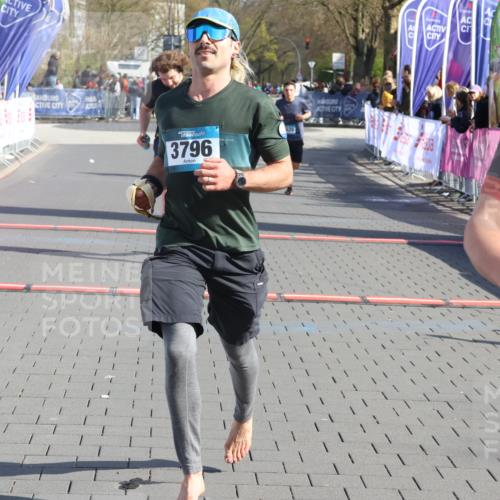 12.04.2026 - 45. Internationalen Wilhelmsburger Insellauf Strokosch-Dieckow http://msf.ph/oto/9452778 12.04.2026 10:37:02 Ziel 3796, 2582, 3629, 3894 meine-sportfotos.de