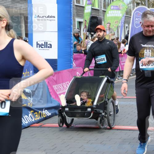 12.04.2026 - 45. Internationalen Wilhelmsburger Insellauf Strokosch-Dieckow http://msf.ph/oto/9452780 12.04.2026 13:08:42 Ziel 5215, 4940, 4454 meine-sportfotos.de