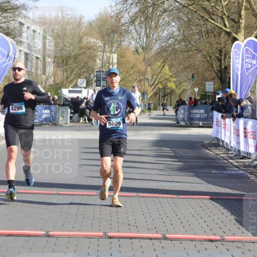 12.04.2026 - 45. Internationalen Wilhelmsburger Insellauf Strokosch-Dieckow http://msf.ph/oto/9452789 12.04.2026 10:25:12 Ziel 5609, 4296 meine-sportfotos.de