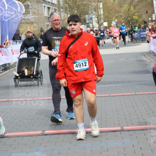 12.04.2026 - 45. Internationalen Wilhelmsburger Insellauf Strokosch-Dieckow http://msf.ph/oto/9452794 12.04.2026 13:08:39 Ziel 4912, 4300, 3135, 3795, 5215, 4940 meine-sportfotos.de