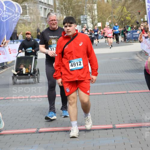 12.04.2026 - 45. Internationalen Wilhelmsburger Insellauf Strokosch-Dieckow http://msf.ph/oto/9452798 12.04.2026 13:08:39 Ziel 4912, 4300, 3135, 3795, 5215, 4940 meine-sportfotos.de