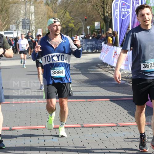 12.04.2026 - 45. Internationalen Wilhelmsburger Insellauf Strokosch-Dieckow http://msf.ph/oto/9452800 12.04.2026 10:37:07 Ziel 3629, 3894, 4544 meine-sportfotos.de
