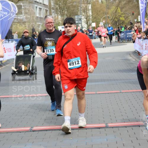 12.04.2026 - 45. Internationalen Wilhelmsburger Insellauf Strokosch-Dieckow http://msf.ph/oto/9452811 12.04.2026 13:08:38 Ziel 4149, 4912, 4300, 3135, 3795, 5215, 4940 meine-sportfotos.de