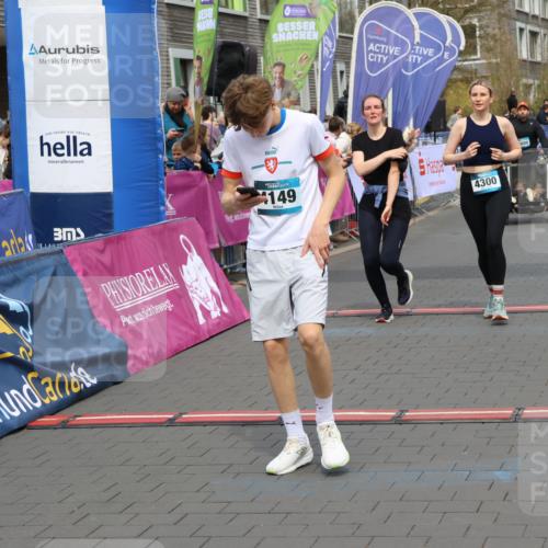 12.04.2026 - 45. Internationalen Wilhelmsburger Insellauf Strokosch-Dieckow http://msf.ph/oto/9452822 12.04.2026 13:08:37 Ziel 4736, 4149, 4912, 4300, 3135, 3795, 5215 meine-sportfotos.de