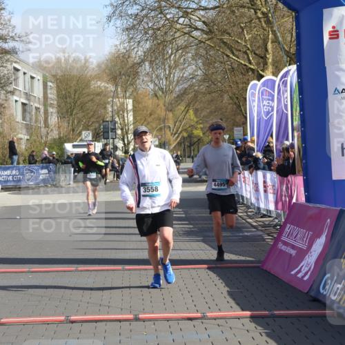 12.04.2026 - 45. Internationalen Wilhelmsburger Insellauf Strokosch-Dieckow http://msf.ph/oto/9452824 12.04.2026 10:25:20 Ziel 3558, 4495, 5415 meine-sportfotos.de