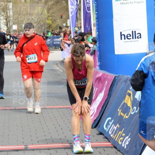 12.04.2026 - 45. Internationalen Wilhelmsburger Insellauf Strokosch-Dieckow http://msf.ph/oto/9452826 12.04.2026 13:08:35 Ziel 3070, 4736, 4149, 4912, 4300, 3135, 3795 meine-sportfotos.de