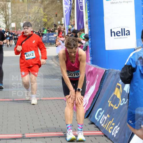 12.04.2026 - 45. Internationalen Wilhelmsburger Insellauf Strokosch-Dieckow http://msf.ph/oto/9452829 12.04.2026 13:08:35 Ziel 3070, 4736, 4149, 4912, 4300, 3135, 3795 meine-sportfotos.de