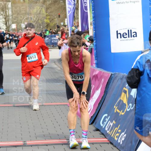 12.04.2026 - 45. Internationalen Wilhelmsburger Insellauf Strokosch-Dieckow http://msf.ph/oto/9452832 12.04.2026 13:08:35 Ziel 3070, 4736, 4149, 4912, 4300, 3135, 3795 meine-sportfotos.de