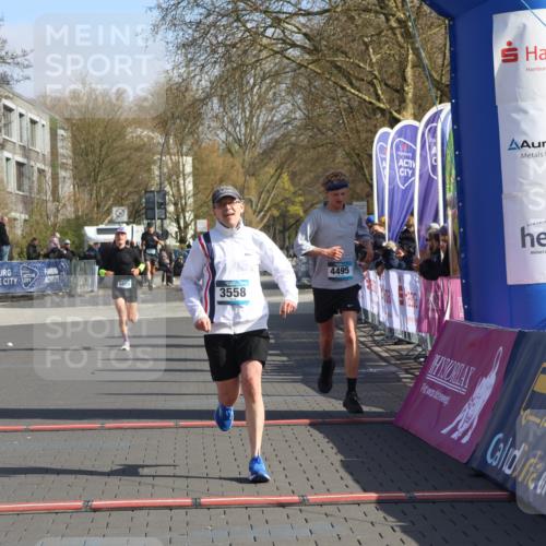 12.04.2026 - 45. Internationalen Wilhelmsburger Insellauf Strokosch-Dieckow http://msf.ph/oto/9452834 12.04.2026 10:25:20 Ziel 3558, 4495, 5415 meine-sportfotos.de