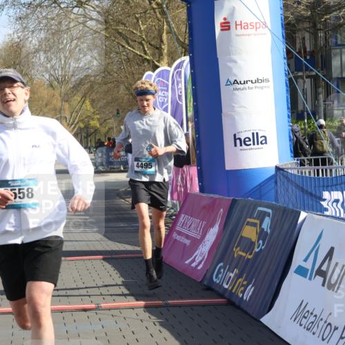 12.04.2026 - 45. Internationalen Wilhelmsburger Insellauf Strokosch-Dieckow http://msf.ph/oto/9452845 12.04.2026 10:25:21 Ziel 3558, 4495, 5415 meine-sportfotos.de