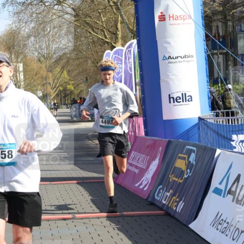 12.04.2026 - 45. Internationalen Wilhelmsburger Insellauf Strokosch-Dieckow http://msf.ph/oto/9452849 12.04.2026 10:25:21 Ziel 3558, 4495, 5415 meine-sportfotos.de